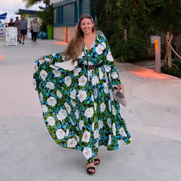 Meet your Posher, Chloe's Closet! - Picture 2 of 11